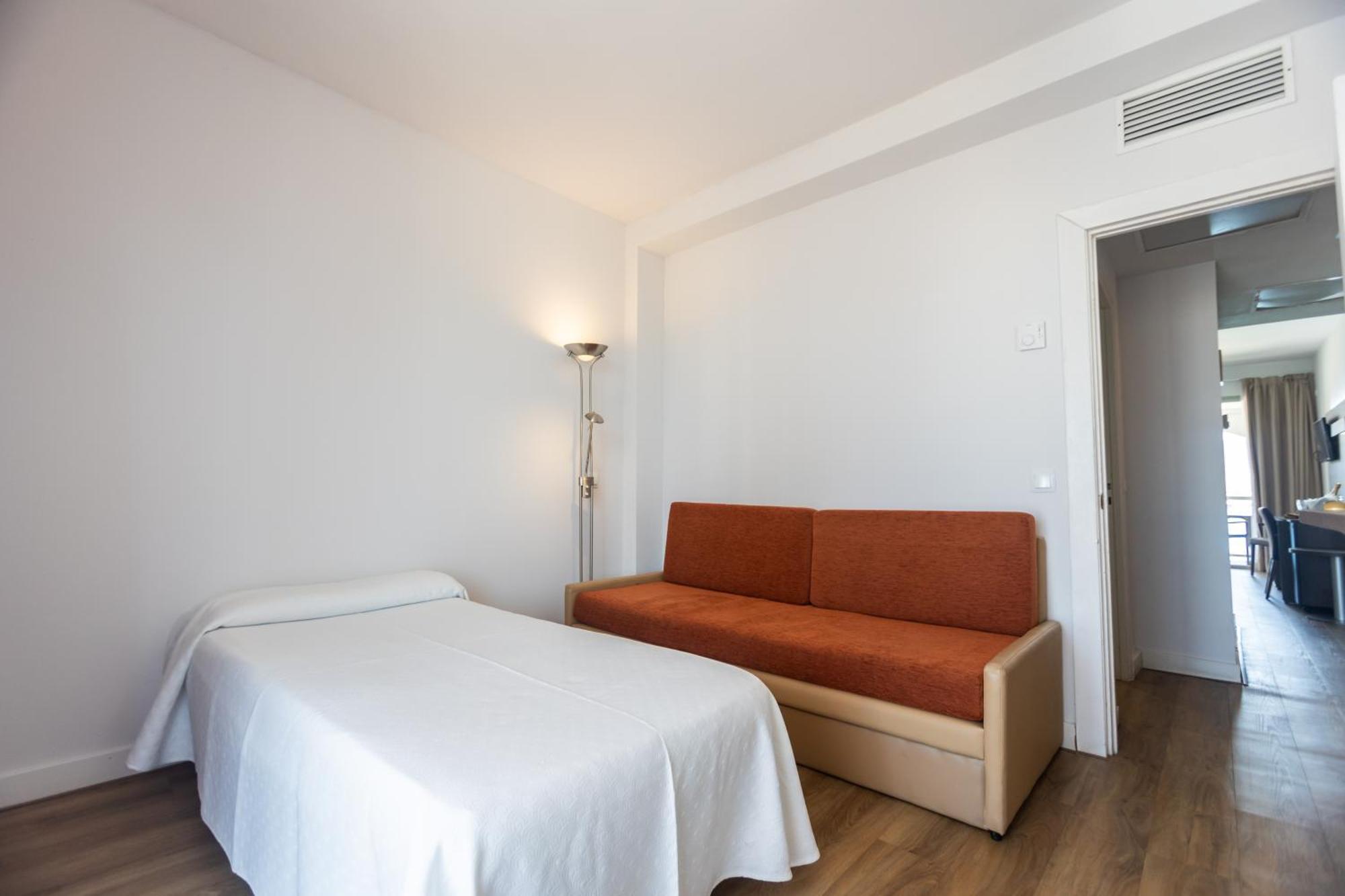 Seramar Hotel Comodoro Playa Palmanova Екстериор снимка